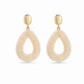 Coconut Hoops – handgefertigte Perlen-Ohrringe in Creme von luvv studio
