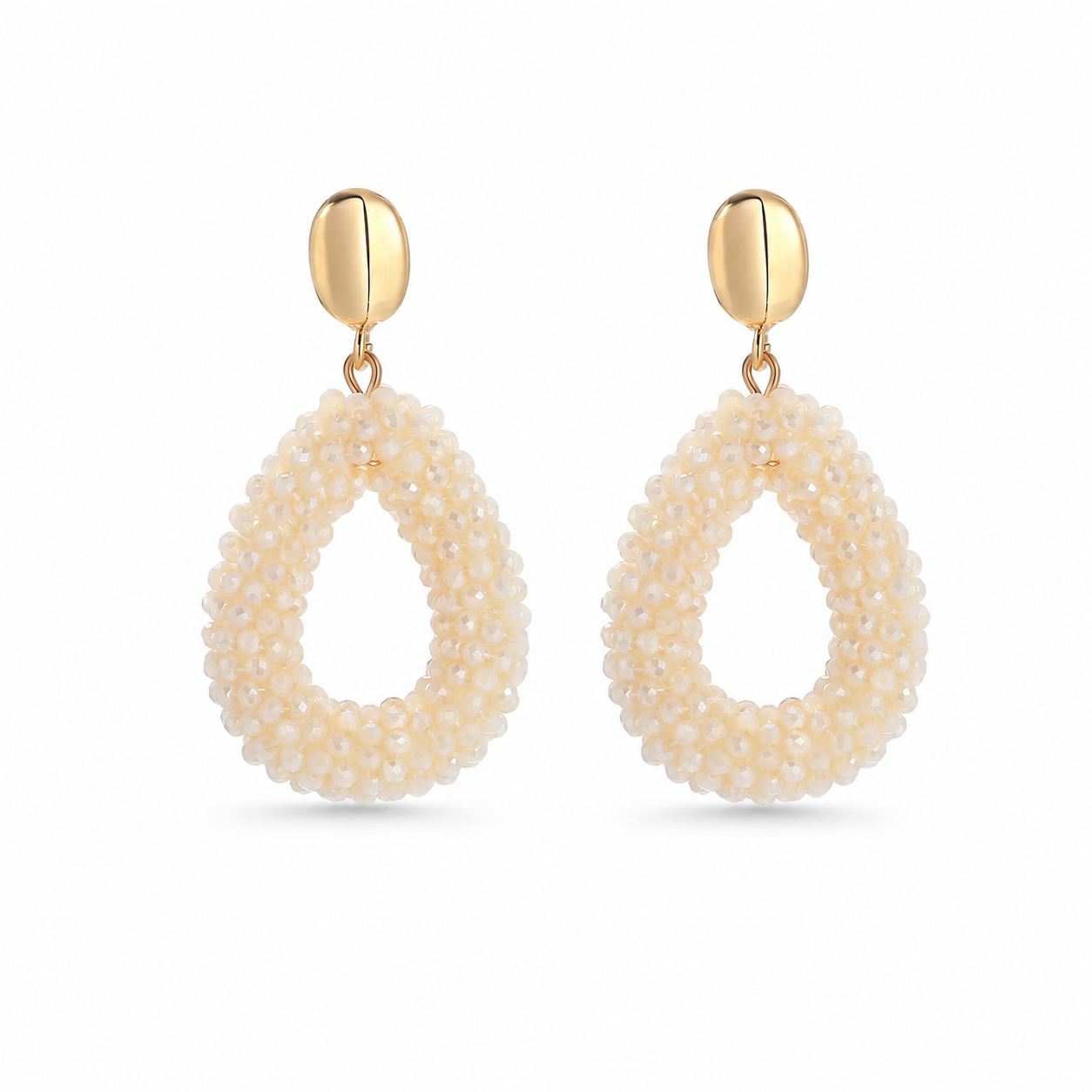 Coconut Hoops – handgefertigte Perlen-Ohrringe in Creme von luvv studio