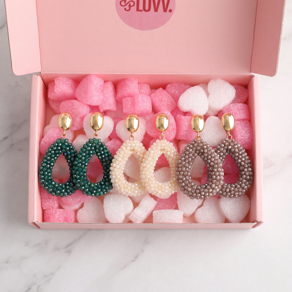 LUVV Box mit drei Paar Ohrringen in Grün, Creme und Taupe